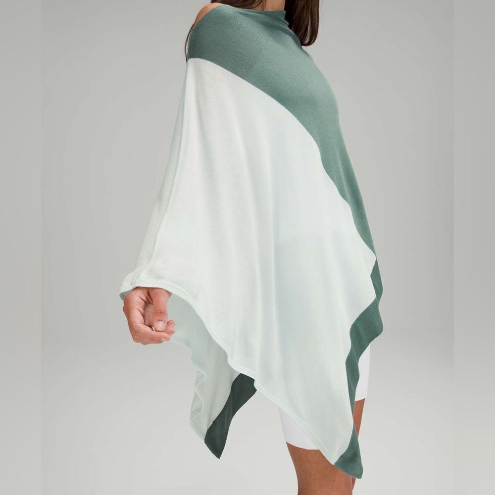 Lululemon Lightweight Knit Poncho Tidewater Teal / Ocean Air